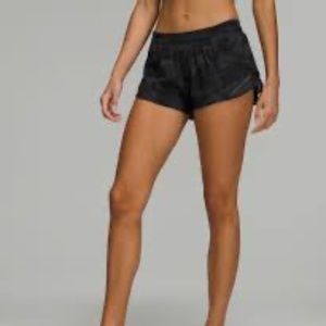 LULULEMON BLACK CAMO 4 IN HOTTY HOTS